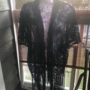 Black Short Sleeve Cardigan w/Fringe Trimmed Hem!